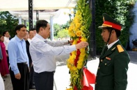 Chủ tịch Quốc hội dâng hương tưởng nhớ Chủ tịch Hồ Chí Minh và tri ân anh hùng liệt sĩ 