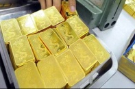 Vàng chưa thể vượt mốc 1.800 USD/oz, nhà đầu tư giằng co mua - bán