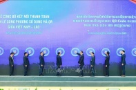 Khách hàng của 7 ngân hàng có thể quét mã QR để thanh toán khi mua sắm tại Lào