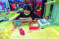 Nhập khẩu vàng là thượng sách; Trái phiếu bất động sản chưa ấm lại