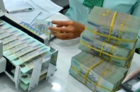 Tiền gửi tiếp tục chảy vào ngân hàng, huy động vẫn hụt hơn 1 triệu tỷ đồng so với tín dụng