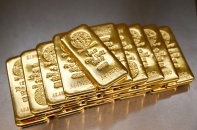 Vàng trong nước tăng gần 2 triệu đồng/lượng, vàng thế giới thử thách mốc 5.000 USD/ounce