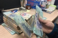 Khử khuẩn tiền thu về để tránh lây lan Covid-19