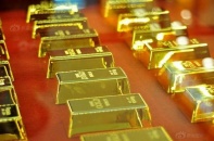 Vàng thế giới mất mốc 2.000 USD, trong nước lại tăng vọt