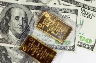 Vàng lấy lại đà tăng, USD trượt dốc
