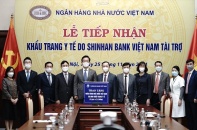 Ngân hàng Shinhan ủng hộ 320.000 khẩu trang y tế cho Ngân hàng Nhà nước