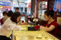 Vàng giảm nhẹ trong phiên đầu tuần 