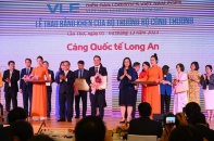 Cảng quốc tế Long An nhận bằng khen của Bộ công thương 