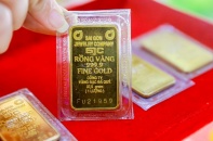 Vàng quốc tế về sát 3.000 USD/ounce, giá vàng SJC đắt hơn thế giới gần 20 triệu đồng/lượng