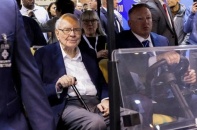 Warren Buffett bán tháo gần một nửa cổ phiếu Apple