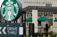 Starbucks bị cáo buộc ăn cắp ý tưởng son môi hương cà phê 