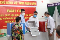 TP.HCM: Mang thùng phiếu lưu động đến tận nơi cử tri đang cách ly