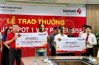 Vietlott chi hơn 176 tỷ đồng trao thưởng cho hai khách hàng may mắn ở TP.HCM