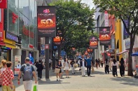 Hình ảnh kỷ niệm 50 năm TP.HCM mang tên Bác xuất hiện trên màn hình lớn tại Seoul