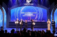 VinFuture dấy lên cảm hứng mới; Vietnam Airlines lại bay châu Âu; Sendo bán đào Nhật Tân