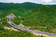 Vingroup tăng tốc tại Ấn Độ; THACO - Becamex muốn làm metro; Đất Xanh muốn đổi tên