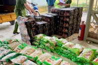 Hà Giang: Thu giữ gần 30 tấn thực phẩm trôi nổi, chuẩn bị “tuồn” ra thị trường