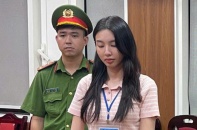 Khởi tố Hoa hậu Nguyễn Thúc Thùy Tiên vụ kẹo rau củ Kera