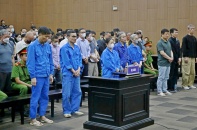 Xét xử nhiều cựu lãnh đạo trong vụ mang hàng triệu USD đi đánh bạc