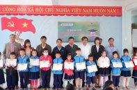 Báo Đầu tư trao 100 suất học bổng tại Đà Nẵng