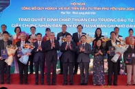 Phú Yên trao quyết định đầu tư cho 14 dự án gần 10.500 tỷ đồng