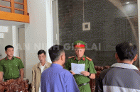 Khởi tố giám đốc, phó giám đốc làm giả con dấu, tài liệu của cơ quan, tổ chức