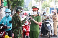 TP.HCM: Quét mã QR tại chốt để kiểm soát F0 ra đường