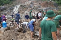 Mưa lũ làm 12 người chết ở Nha Trang, 100 ngôi nhà bị tốc mái ở Phú Yên