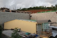 Khánh Hòa: Di dời dân để tháo dỡ bức tường thành xây trái phép bên vách núi