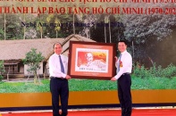 Phát hành bộ tem kỷ niệm 130 năm ngày sinh Chủ tịch Hồ Chí Minh