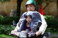 Dân Thủ đô ứng phó với cái nóng bỏng người