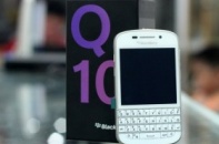 BlackBerry Q10 trắng giá 17 triệu đồng