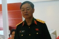 Giữ lại Điều 4 và không đổi tên nước