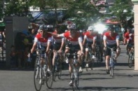 VĐV xe đạp Anh gây quỹ 135.000 USD cho trẻ sơ sinh