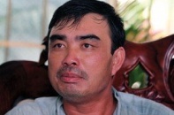 Đón tôm giống bằng máy bay
