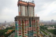 Cất nóc tòa nhà cao 65 tầng sừng sững giữa lòng Thủ đô