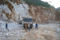“Bán” mỏ sau khi được giao