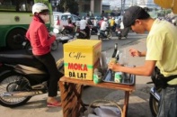 Rộ cà phê take away ở TP HCM