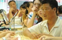 Vàng giảm mạnh ngược chiều thế giới