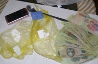 Hải quan Hà Tĩnh phối hợp bắt giữ 400 tép heroin