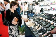 Giày dép nội hút khách Việt