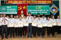 Báo Đầu tư trao 200 suất học bổng cho học sinh Hà Tĩnh