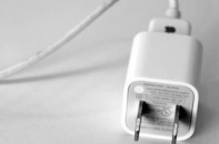 Apple hỗ trợ đổi sạc “rởm” lấy sạc "xịn" với 10 USD