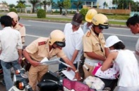 Hủy quy định “phải xin phép mới được ghi hình CSGT”