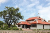 Như Bác còn đây giữa cháu con