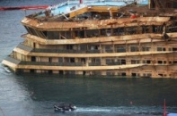 Hành trình cứu "Titanic của Italy" đứng thẳng trở lại