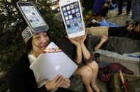 iFan tưng bừng "ngày hội" iPhone 5S, 5C lên kệ