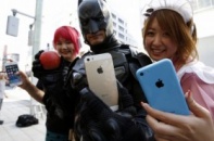 Không khí ngày bán iPhone 5S, 5C đầu tiên trên thế giới