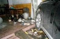 Ăn cháo đêm, bị bỏng vì xe...Lexus