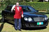 Đại gia chôn siêu xe Bentley, để "dùng" khi chết